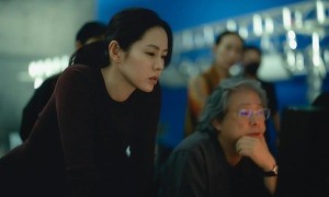Son Ye Jin hé lộ hình ảnh trong phim đầu tiên đóng sau khi sinh con - 2