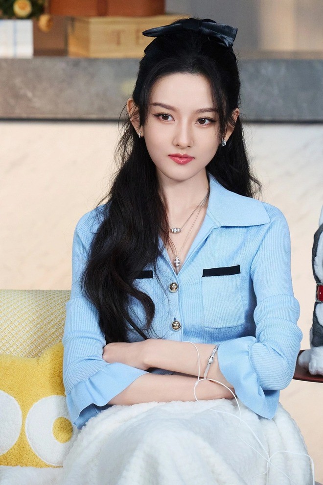 Mỹ nhân Hoa ngữ xinh xắn, đầy sức sống hồi vẫn còn giữ được cân nặng trung bình, cân đối.