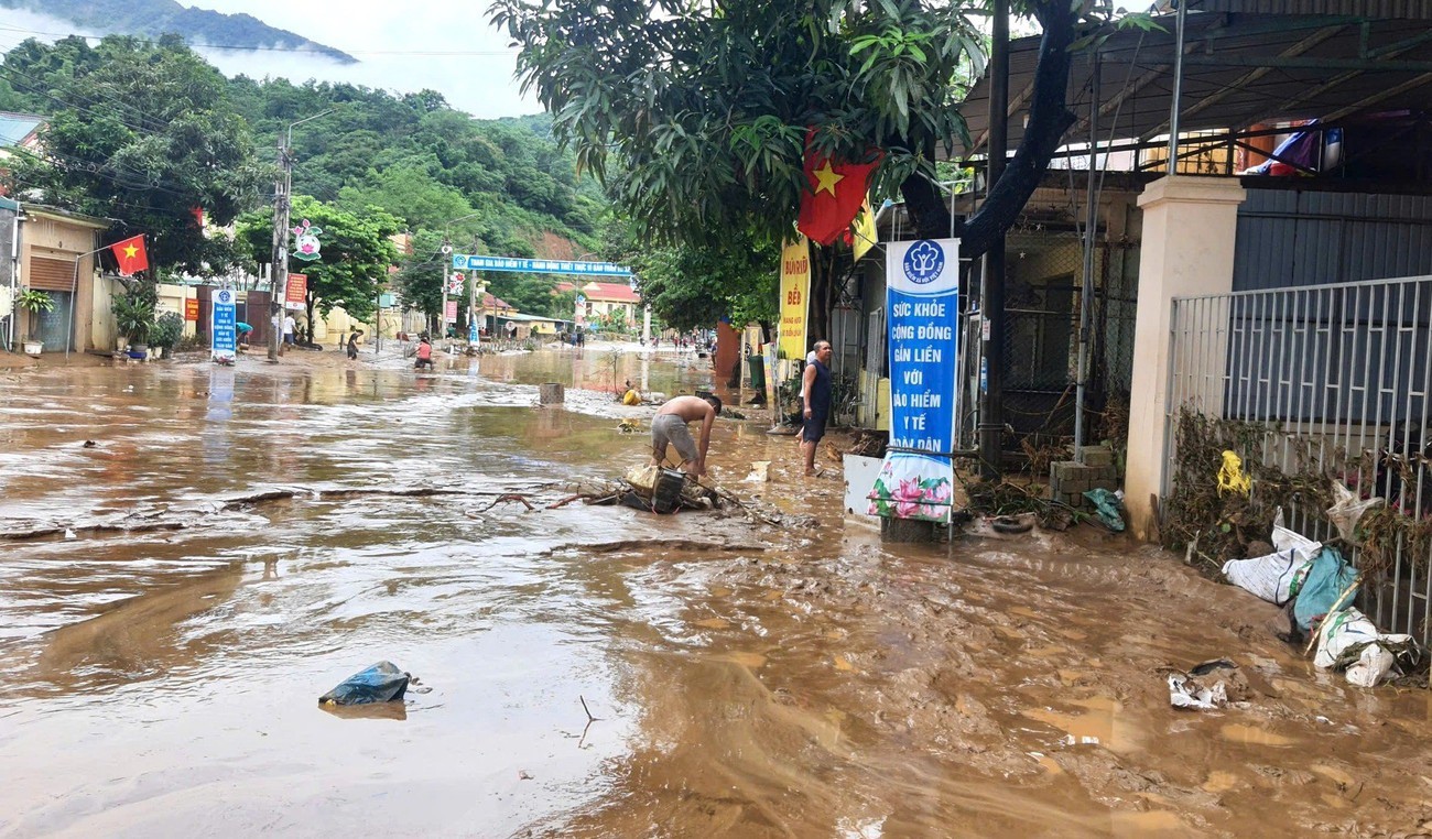 Xã miền núi Nghệ An tan hoang sau khi lũ rút - 12