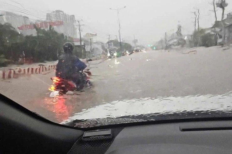 Bình tĩnh xử lý khi xe ngập nước