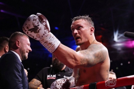 Usyk vĩ đại bậc nhất lịch sử boxing, thắng nhưng "không thể hưởng niềm vui"