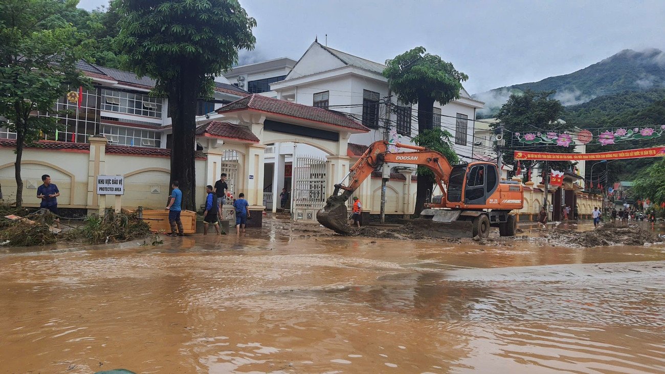 Những hình ảnh kinh hoàng trong trận lũ lịch sử ở miền Tây Nghệ An - 11