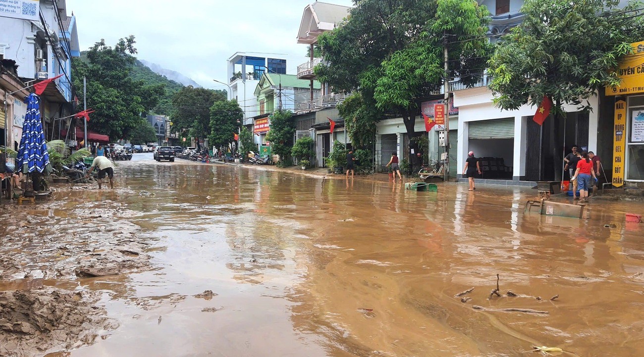 Xã miền núi Nghệ An tan hoang sau khi lũ rút - 13