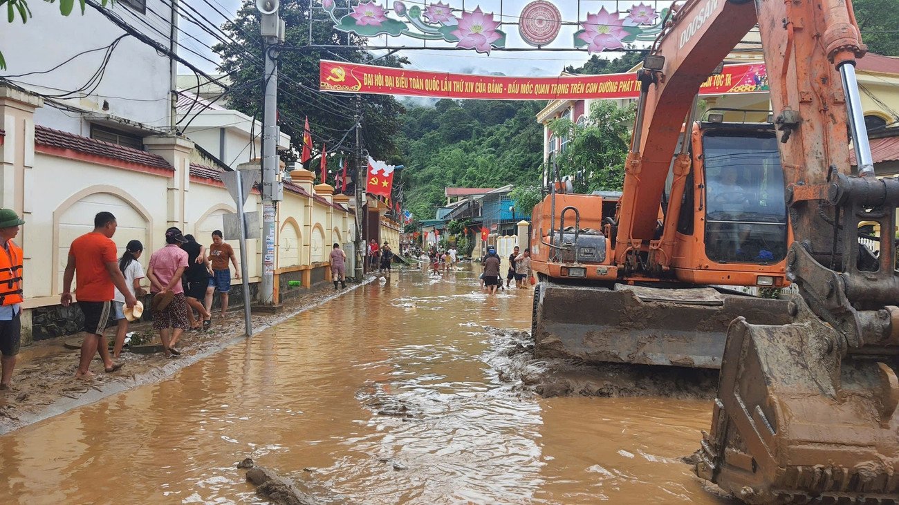 Những hình ảnh kinh hoàng trong trận lũ lịch sử ở miền Tây Nghệ An - 13