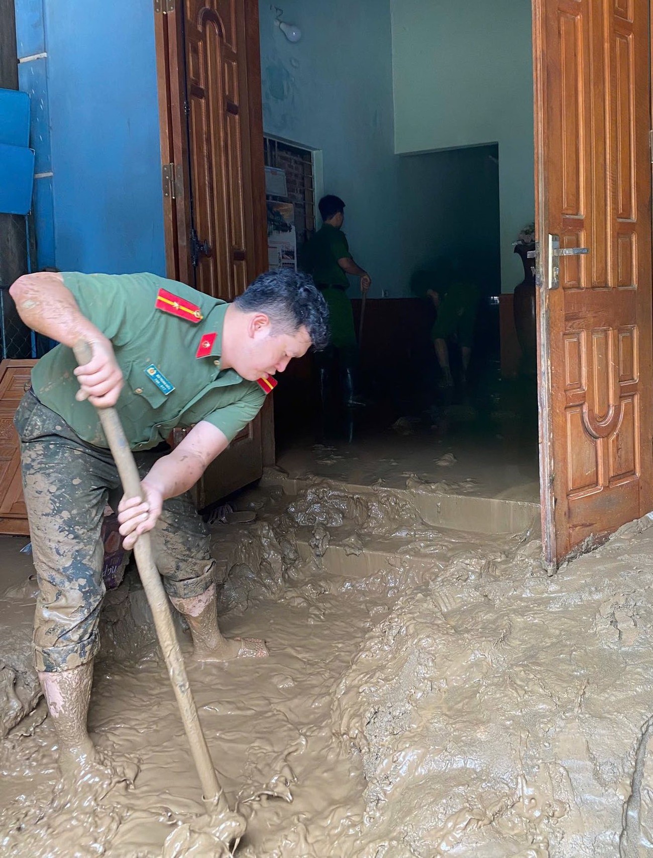 Xã miền núi Nghệ An tan hoang sau khi lũ rút - 15