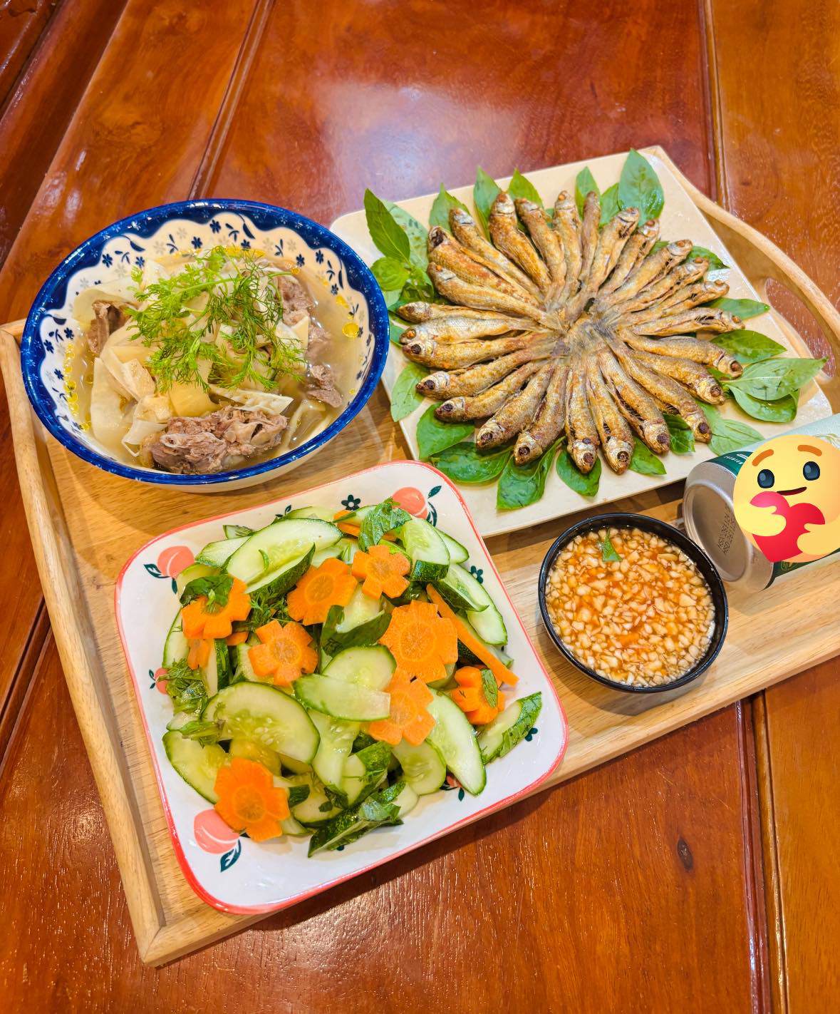 Nộm dưa chuột cà rốt - Cá rán giòn - Canh măng vịt