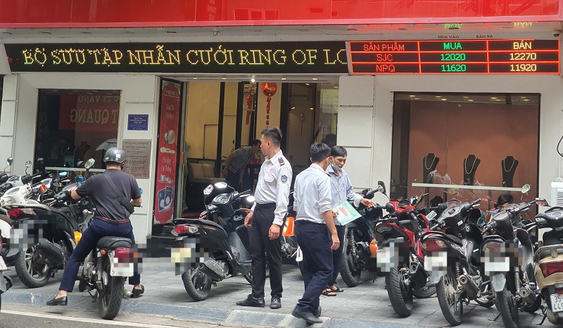 Giá mua vàng miếng SJC của Phú Quý chỉ 120,2 triệu đồng/lượng, thấp hơn giá công ty SJC là 500 nghìn đồng/lượng.