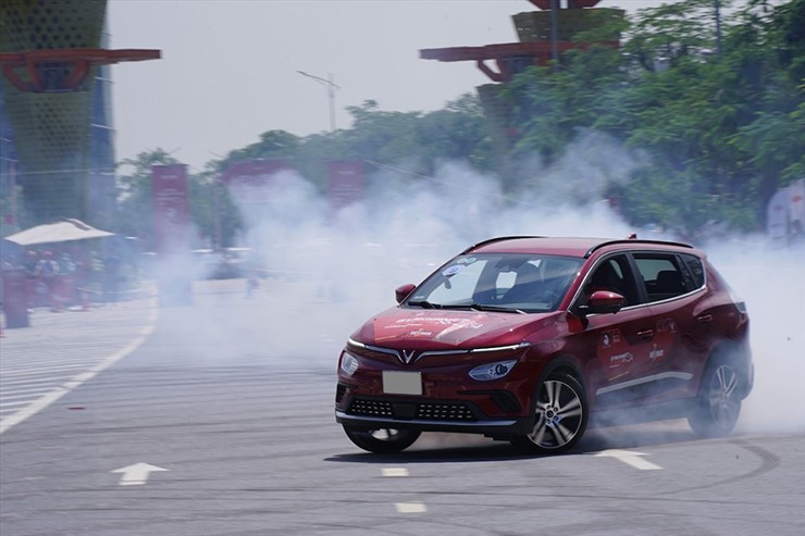 Giá xe VinFast VF e34 cập nhật tháng 7/2025 - 12