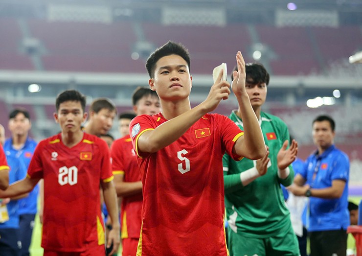U23 Việt Nam: Lý Đức ghi bàn dũng mãnh, Đình Bắc đánh đầu ăn mừng như Ronaldo - 6