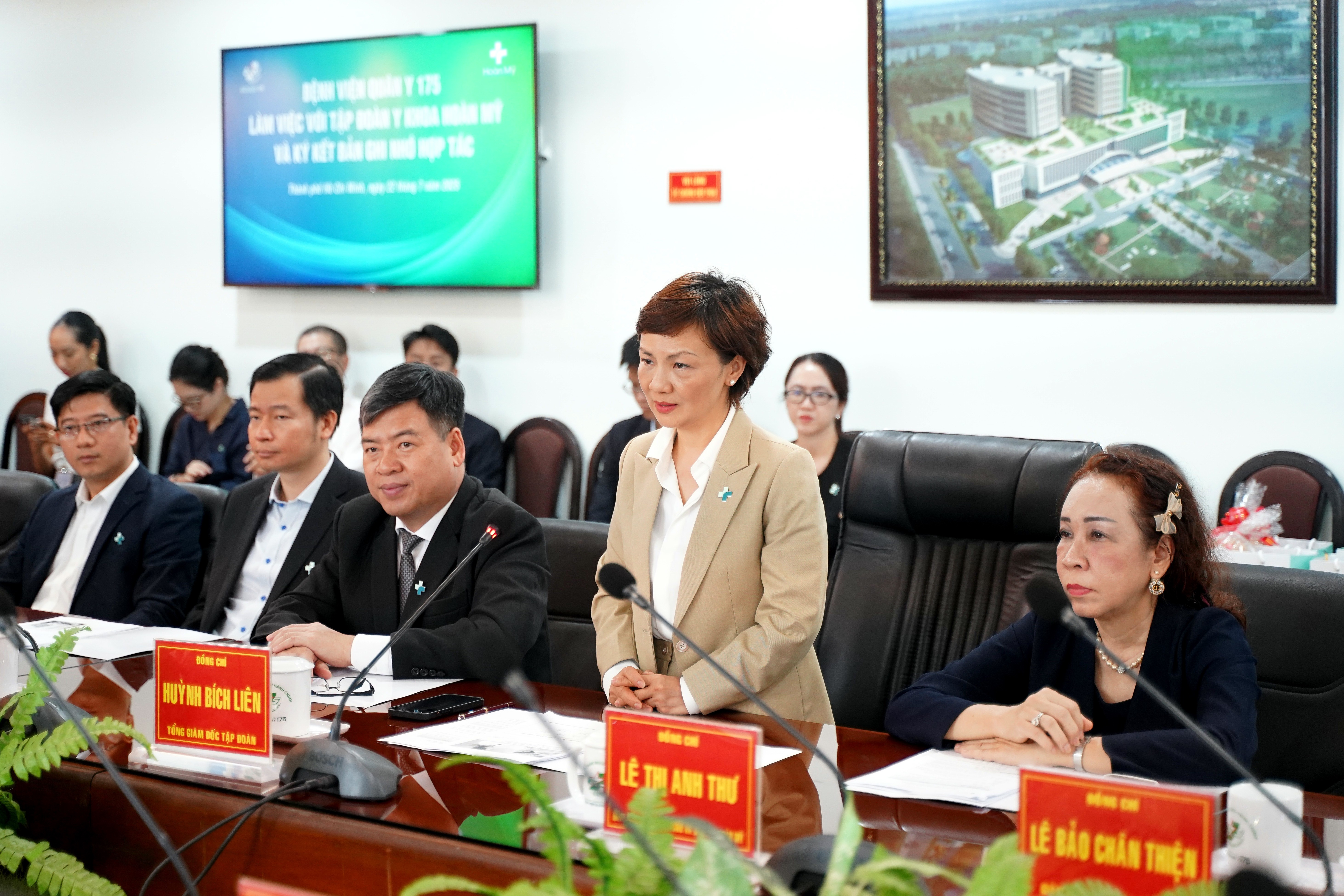 Bà Huỳnh Bích Liên, Tổng Giám đốc Tập đoàn y khoa Hoàn Mỹ phát biểu tại buổi lễ