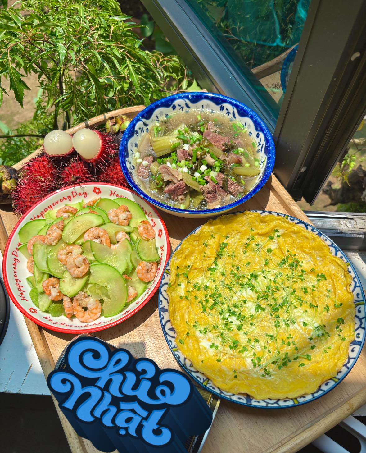 Trứng rán - Bò hầm dưa chua&nbsp;- Tôm xào dưa hoàng kim&nbsp;