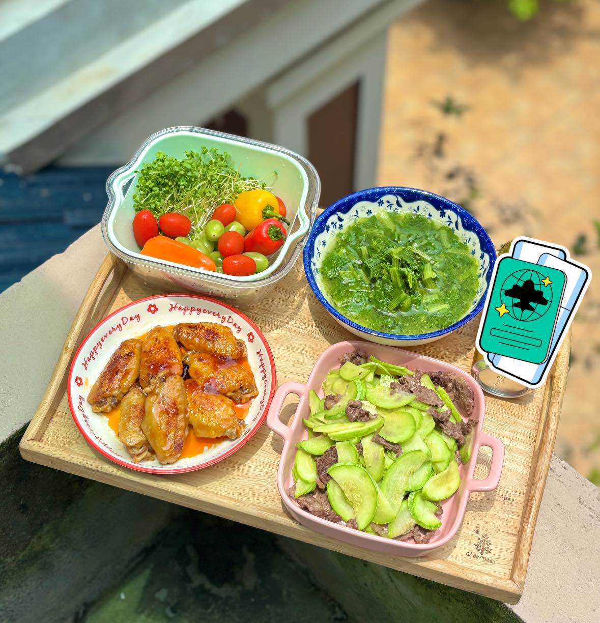 Canh rau cải - Bò xào dưa hoàng kim - Cánh gà sốt chua ngọt - Rau mầm, cà chua, ớt ngọt