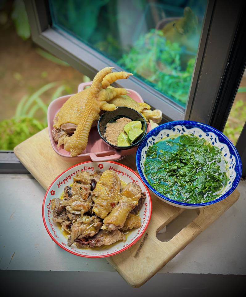 Gà luộc - Gà rang hành - Canh rau ngót