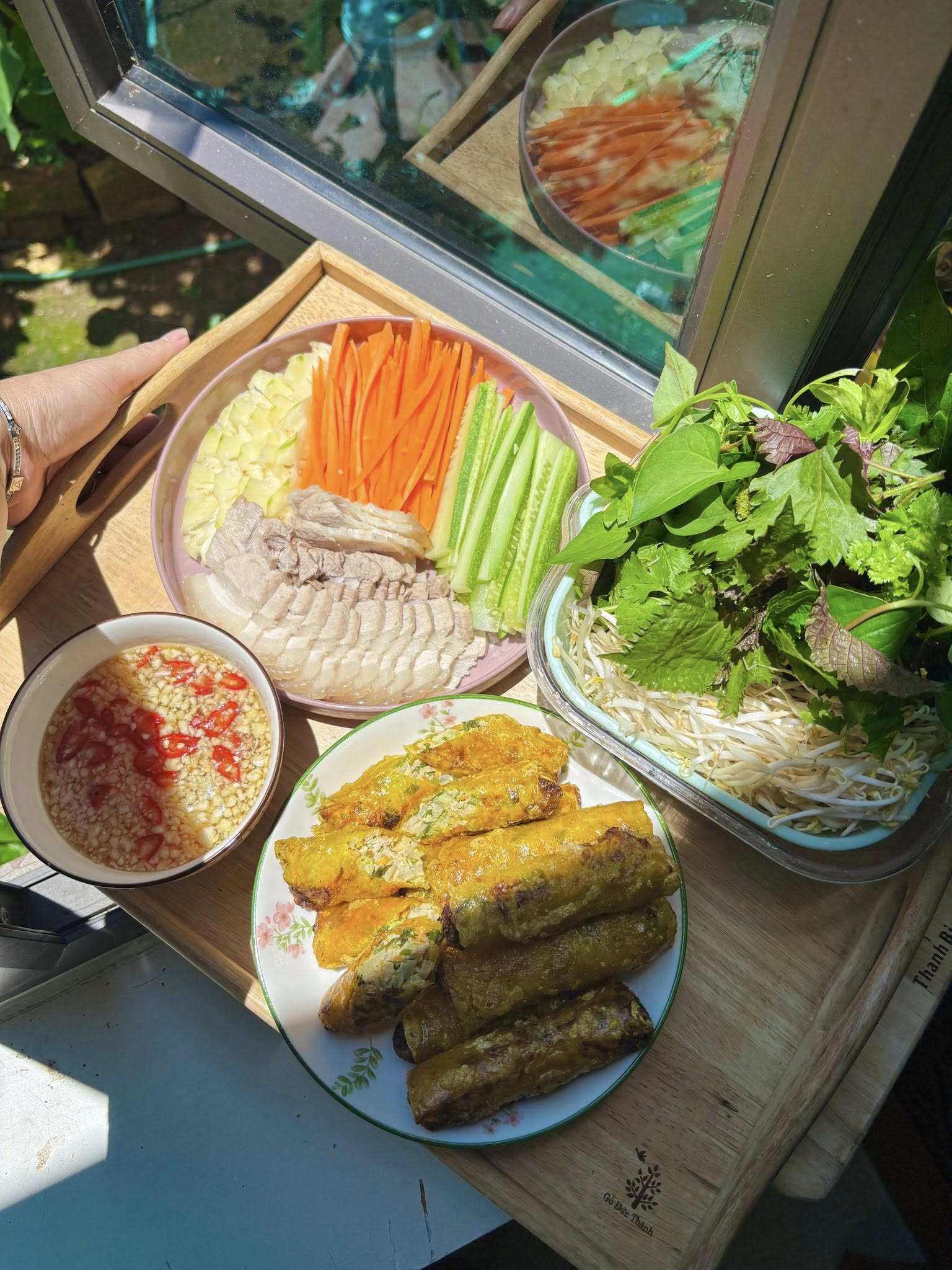 Thịt luộc cuốn rau củ - Nem rán