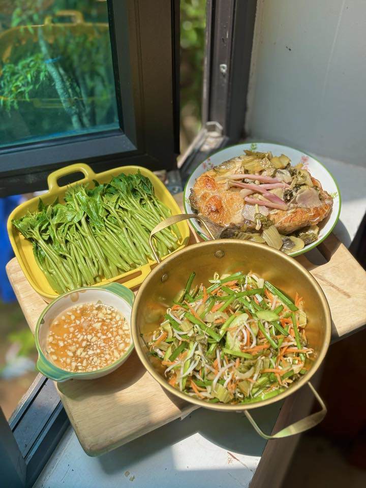 Cá kho dưa - Dưa giá - Rau lang luộc