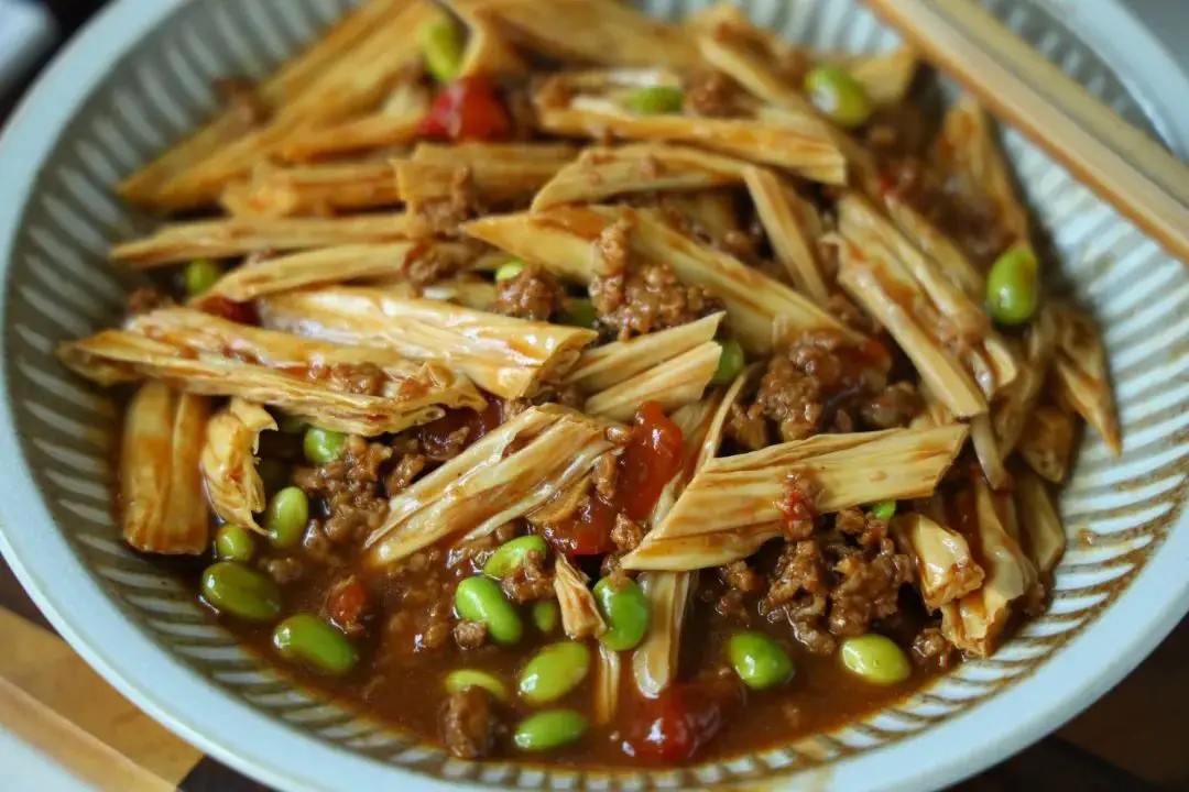 Váng đậu xào theo cách này rất đưa cơm.