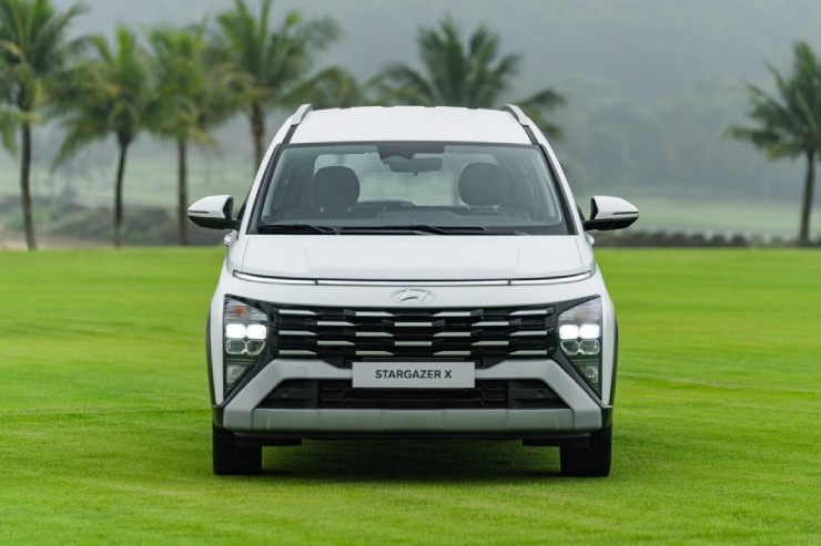 Thích MPV cỡ nhỏ, nên chọn Suzuki XL7 Hybrid hay Hyundai Stargazer X? - 2