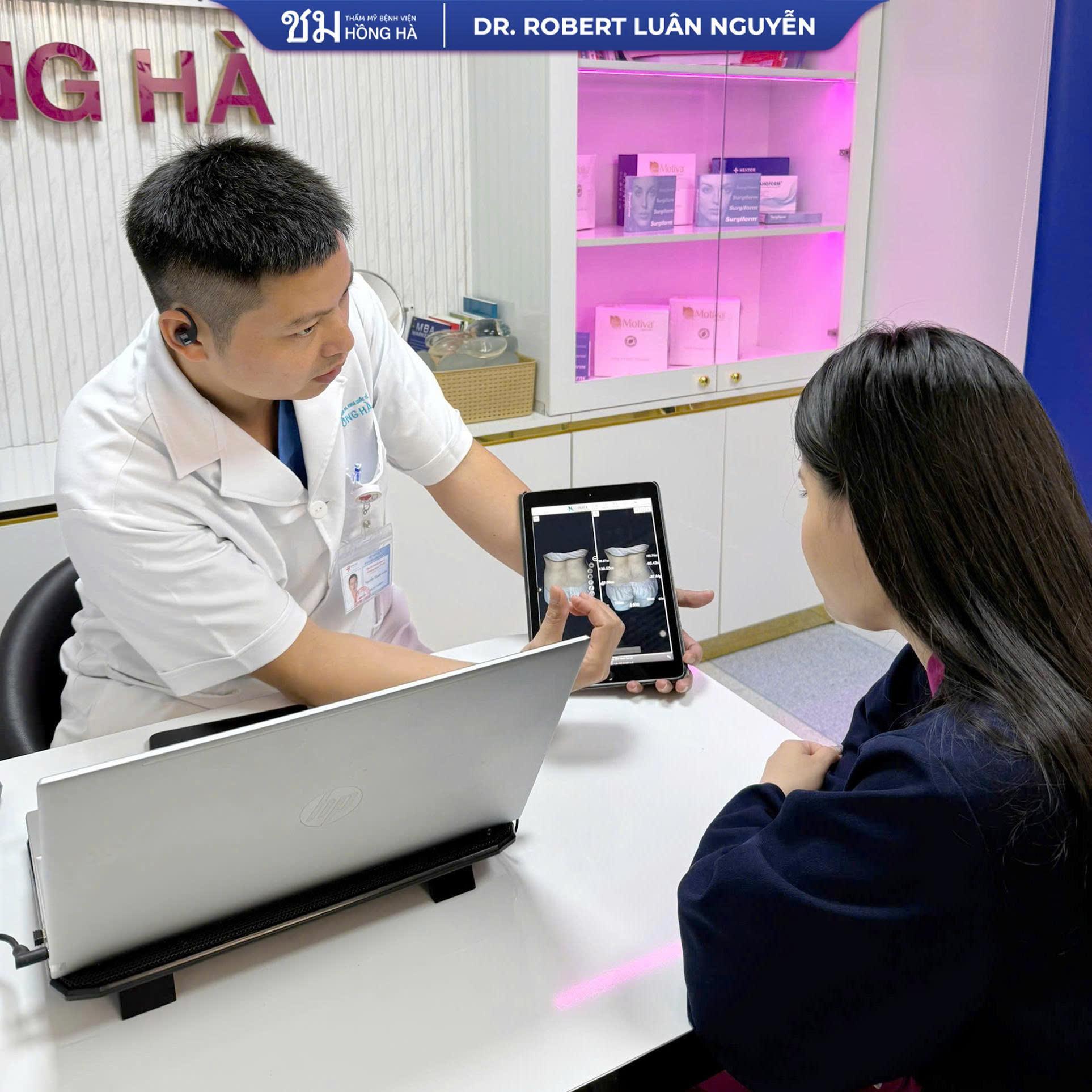 “Không có cái đẹp nào đi ngược với y học. Nếu bạn không hiểu cơ thể người, bạn không thể làm thẩm mỹ an toàn” – anh thường nhắc ekip như vậy trước mỗi ca mổ.