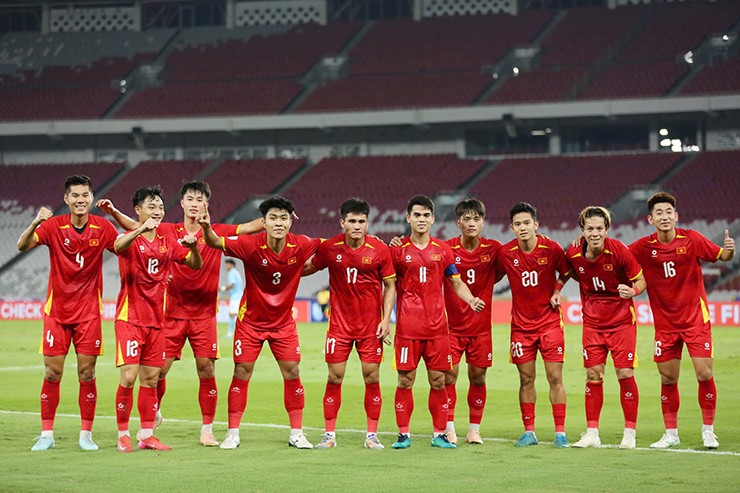 Các cầu thủ U23 Việt Nam tiến vào bán kết U23 Đông Nam Á 2025