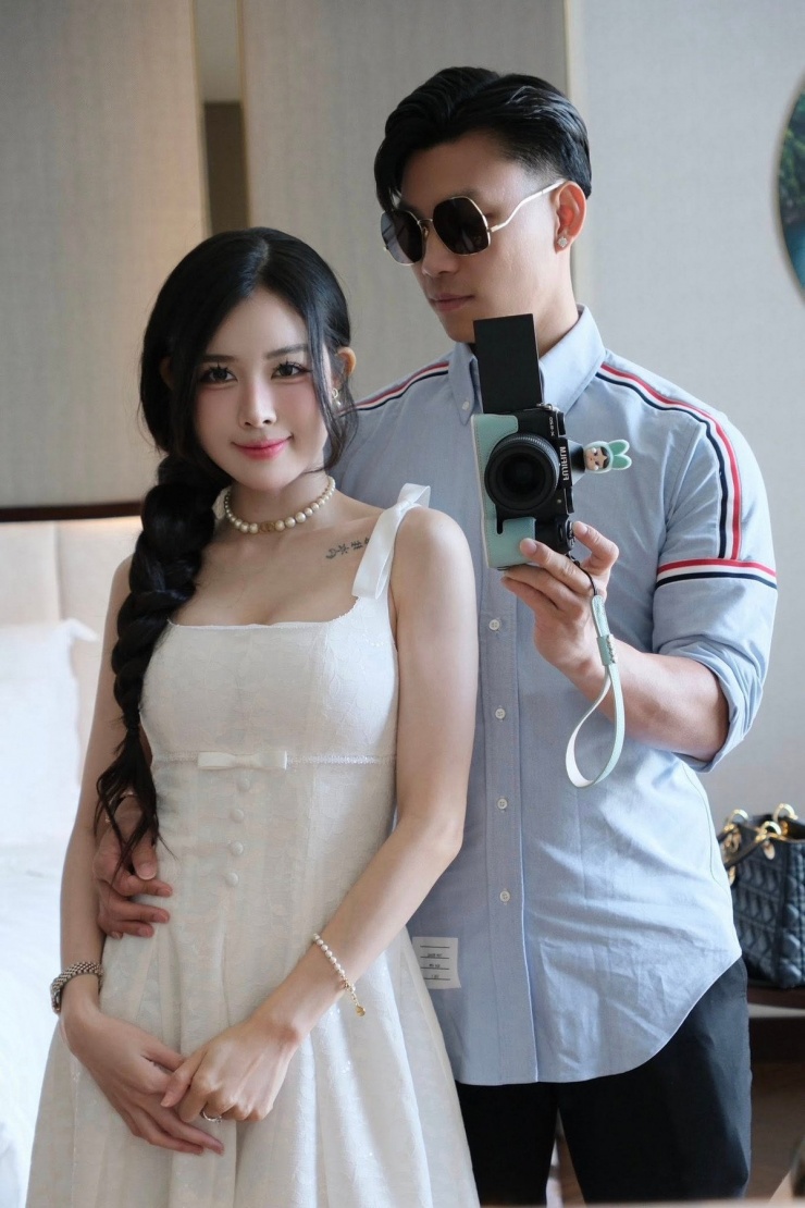 Được biết, bạn gái của Văn Thanh tên đầy đủ là Trần Bích Hạnh, sinh năm 1993, hiện là một hot gymer nổi tiếng trên mạng xã hội với hơn 600.000 lượt theo dõi trên Instagram.
