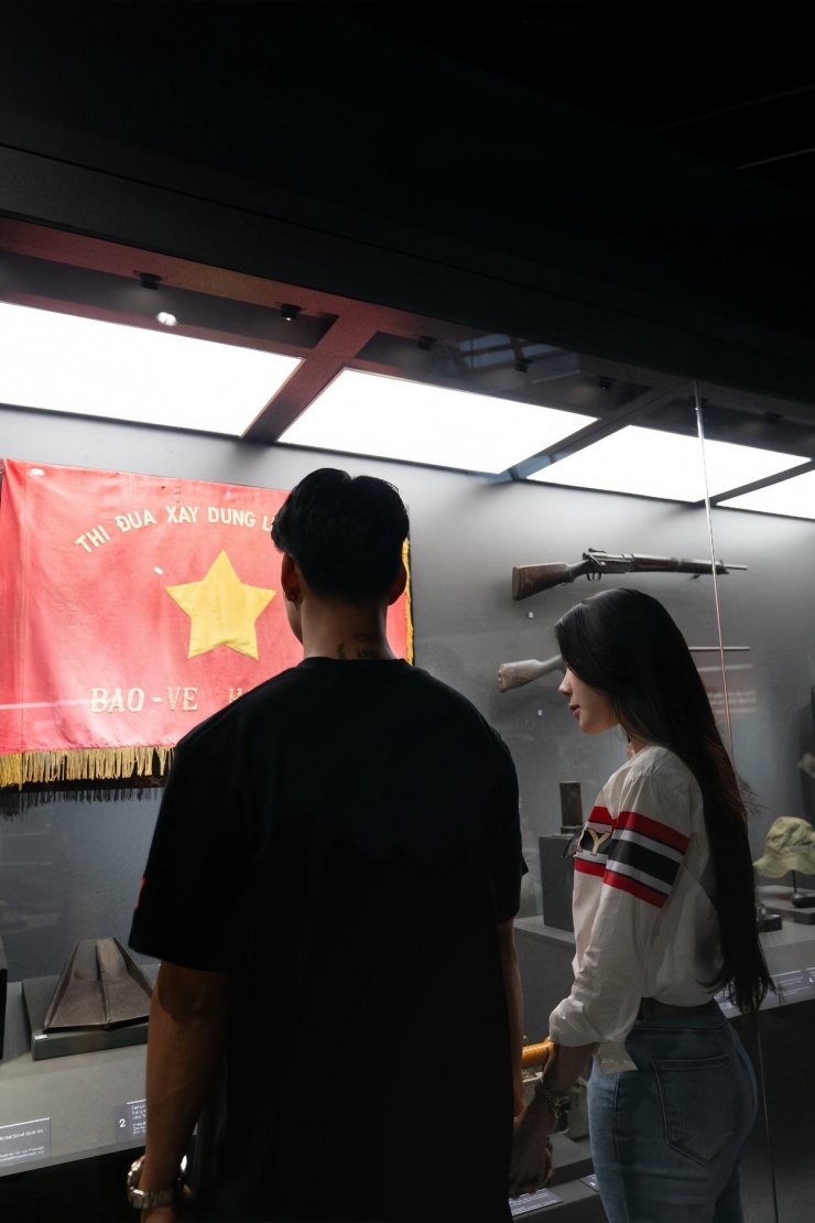Trước những lời chê bai, cô không ngần ngại phản pháo: “Các bạn chê bai như thế nào là việc và quan điểm của các bạn. Nhưng những việc gì chưa được xác thực hay chính tâm các bạn biết không đúng sự thật thì làm ơn đừng nói”.