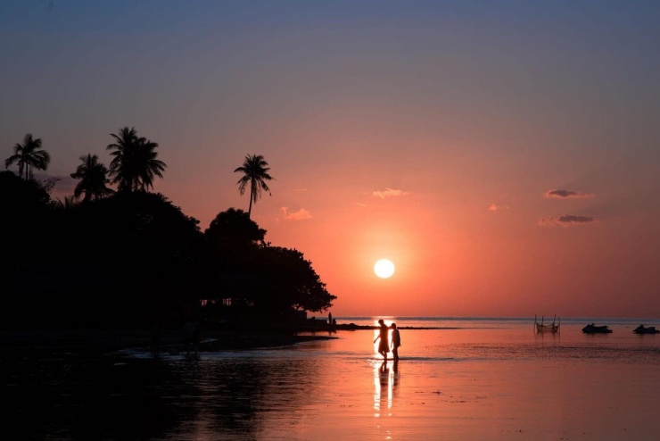Không ồn ào như Nha Trang, không hào nhoáng như Phú Quốc, đảo Điệp Sơn ghi điểm nhờ vẻ đẹp mộc mạc, nguyên sơ và đặc biệt là trải nghiệm “đi bộ giữa đại dương” có một không hai. Đây là điểm đến lý tưởng cho những ai muốn rời xa phố thị, tìm về với thiên nhiên, hay đơn giản chỉ là để thở thật sâu giữa biển trời bao la. Ảnh Phuong Anh