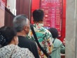 Giá vàng tăng mạnh, nhiều người kéo cả "họ hàng" đi mua vàng