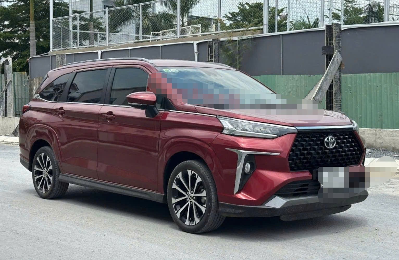 Ảnh thực tế một chiếc Toyota Veloz Cross đang được rao bán.
