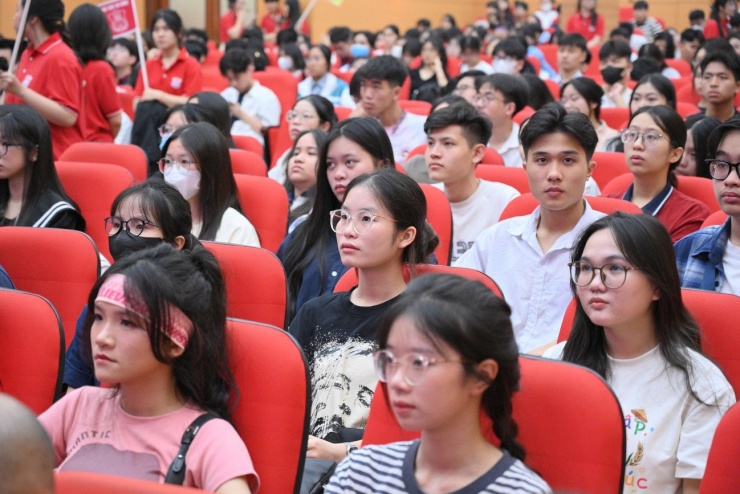 Thí sinh tham gia chương trình trải nghiệm một ngày làm sinh viên Trường Đại học Y Hà Nội hồi đầu năm.
