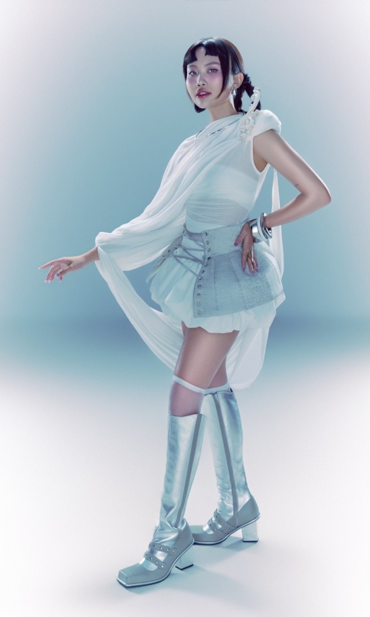 Phương Mỹ Chi tạo hình theo concept futuristic trong bộ ảnh của 'Em xinh say hi'.