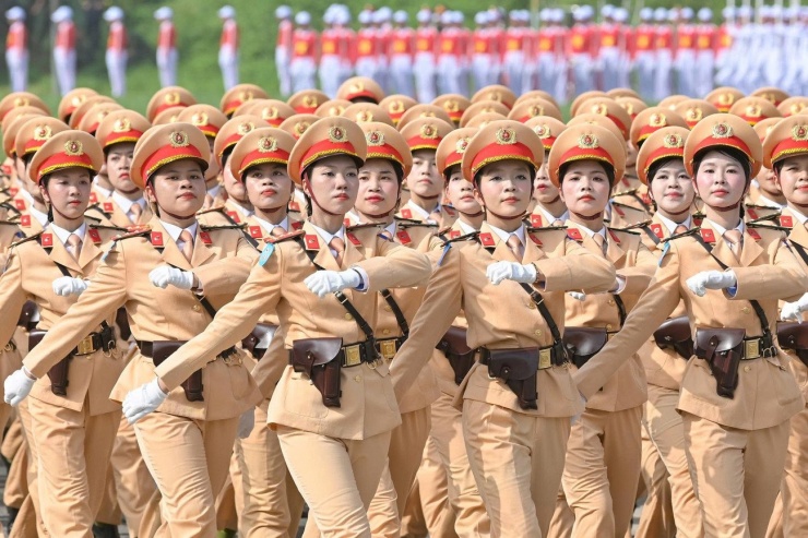 Khối Nữ sĩ quan Cảnh sát Giao thông tại buổi hợp luyện ngày 17/7.