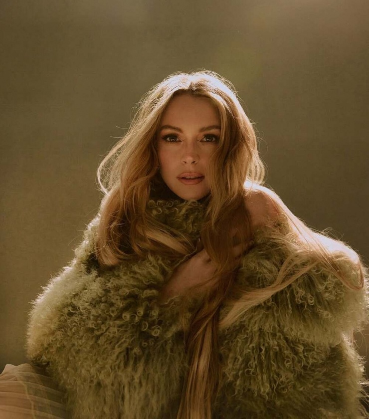 Lindsay Lohan trên tạp chí Alexa tháng 12/2024.