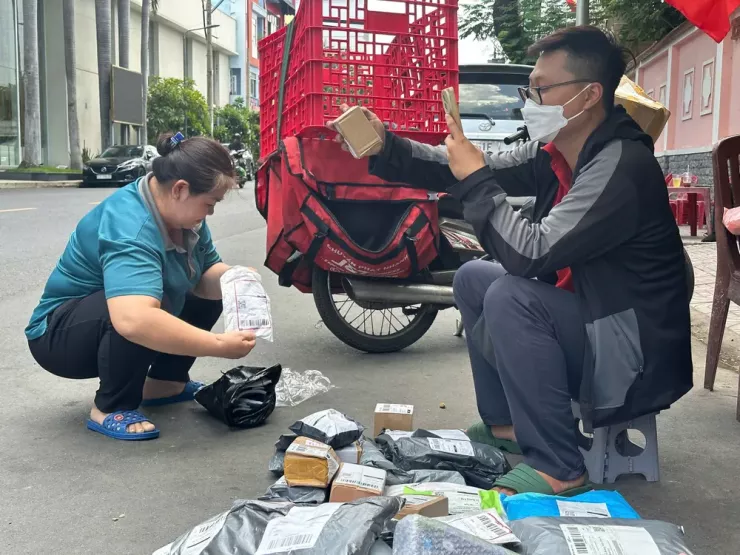 Người tiêu dùng Việt vẫn ưa chuộng các sản phẩm tầm trung. Ảnh minh họa: THU HÀ