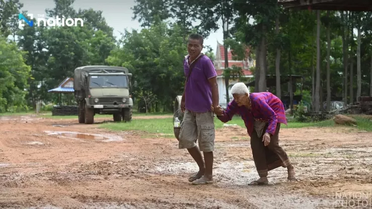 Người dân tại một tỉnh biên giới Thái Lan sơ tán ngày 24-7 do căng thẳng biên giới Thái Lan - Campuchia. Ảnh: THE NATION