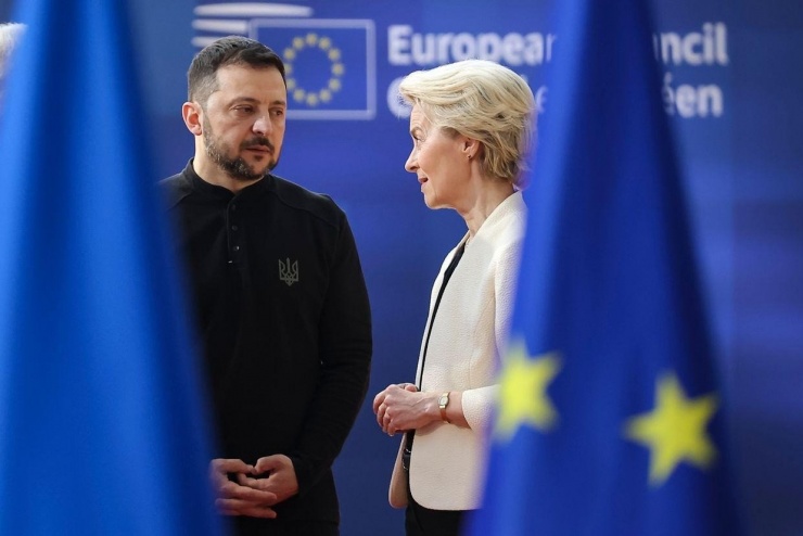 Chủ tịch Ủy ban Châu Âu Ursula von der Leyen và Tổng thống Ukraine Volodymyr Zelensky. (Ảnh: Getty Images)