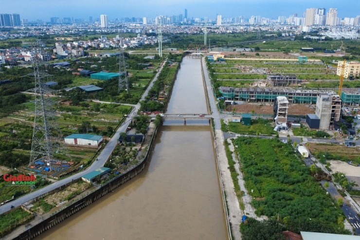 Mục tiêu của dự án là tiêu nước chủ động cho 6.300 ha đất của các quận, huyện phía Tây Thủ đô, đưa nước từ sông Nhuệ đang ô nhiễm ra sông Đáy, giải quyết triệt để tình trạng úng ngập.