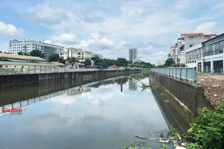 Nguyên nhân của tình trạng này không nằm ở bản thân trạm bơm, mà ở hạng mục quan trọng kết nối với nó là kênh dẫn nước La Khê.