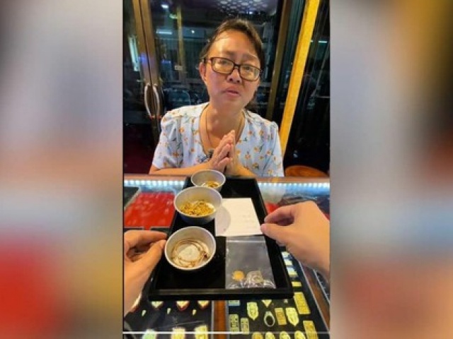 Người phụ nữ khiếm thính mang vàng đi bán, câu chuyện phía sau khiến ai nấy xót xa