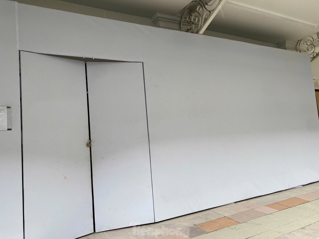 Hiện trạng 3 cửa hàng nằm trên đất vàng sau khi NTK Công Trí bị bắt - 5