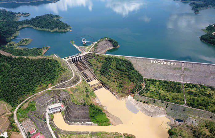 Hồ chứa nước Cửa Đạt trên thượng nguồn sông Chu (Thanh Hóa) thông báo xả lũ. Ảnh: Vinaconex