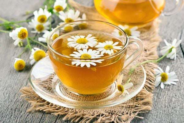 Trà thảo mộc có thể giúp giải độc cơ thể.