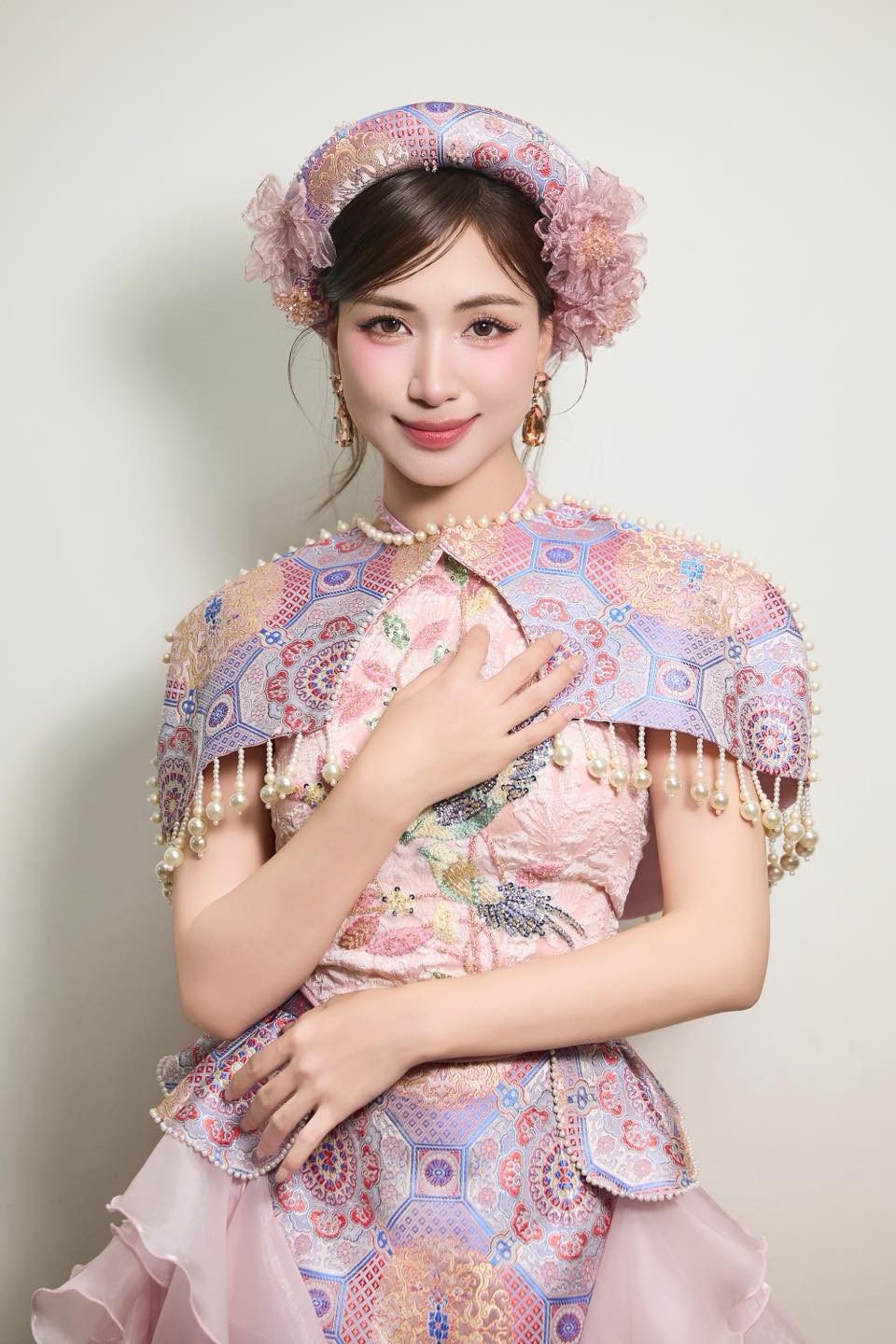 Hòa Minzy, Huyền Trang làm điều bất ngờ cho người dân Nghệ An, fan khen ngợi hết lời - 2
