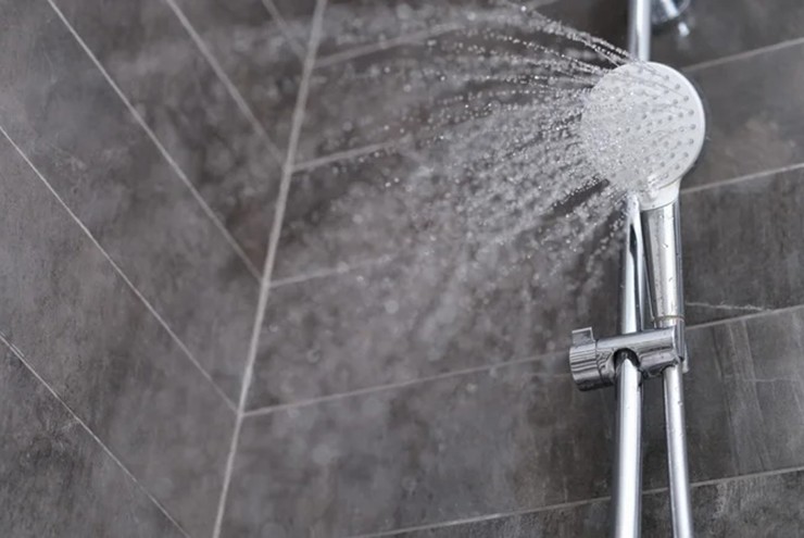 Đặc biệt nếu người đó đang tắm.