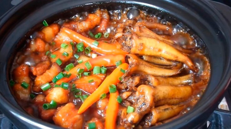 Vì mỗi năm chỉ có một lần nên người dân địa phương tranh thủ đi bắt về bán cho thương lái hay gửi đi các tỉnh thành.&nbsp;

