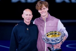 Sinner gây bất ngờ làng tennis, tái hợp với HLV làm anh dính doping