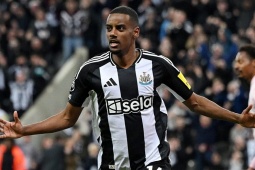 Tin mới nhất bóng đá tối 24/7: Isak không cùng Newcastle sang châu Á du đấu