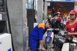 Giá xăng tiếp tục đi xuống, RON 95 rời xa mốc 20.000 đồng/lít