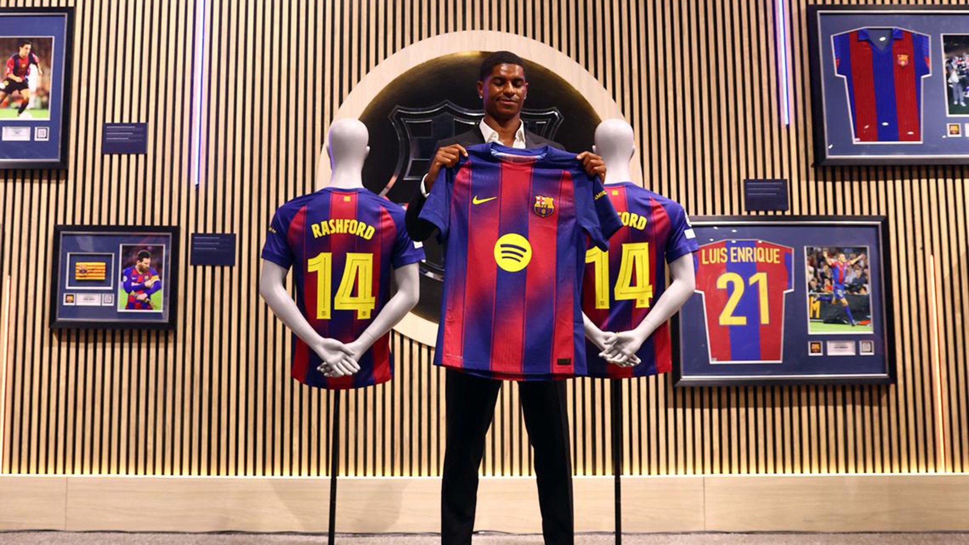 Rashford sẽ khoác áo số 14 tại Barcelona