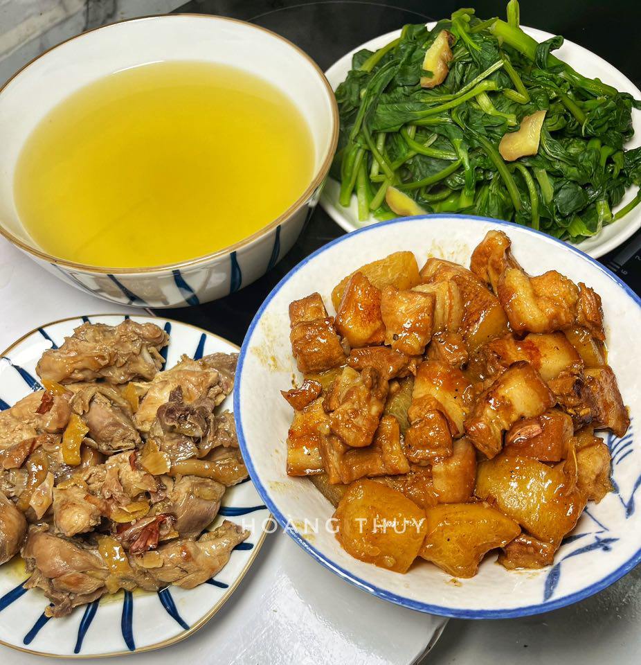Thịt kho củ cải - Gà rang gừng - Rau cải luộc