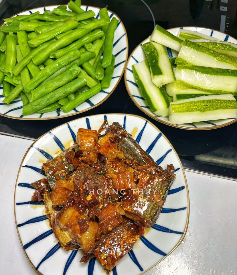 Cá kho - Đậu luộc - Dưa chuột